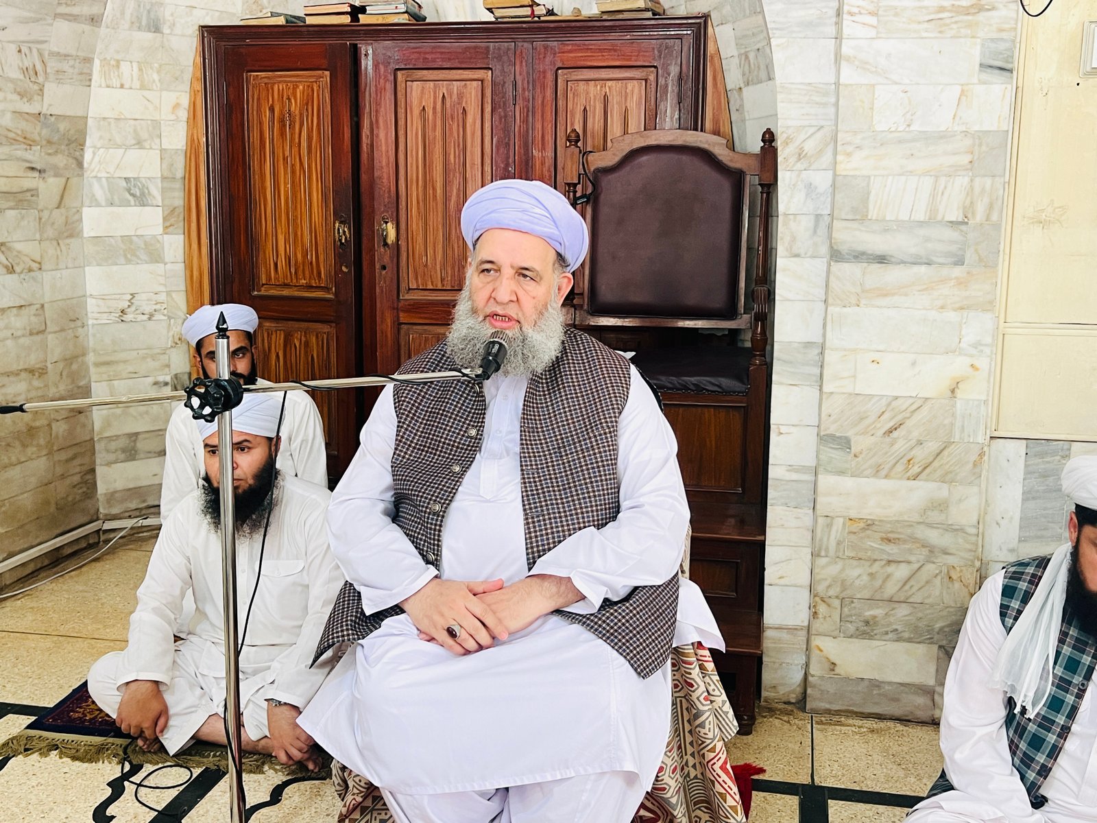 جامعہ میں خطاب